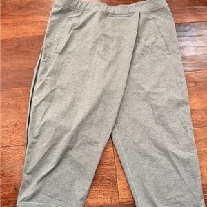 Lululemon Athletica Gray Capris